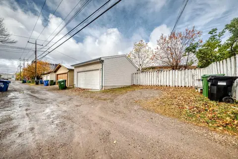 823 67 Avenue SW photo 37