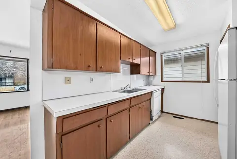 823 67 Avenue SW photo 6