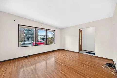 823 67 Avenue SW photo 9