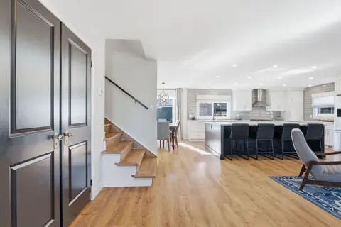 543 Willingdon Boulevard SE photo 3