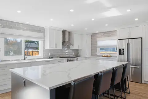 543 Willingdon Boulevard SE photo 4