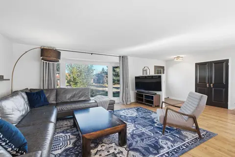 543 Willingdon Boulevard SE photo 9