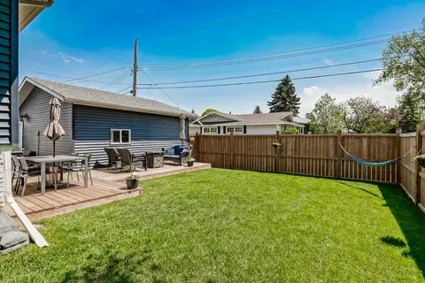 10704 Maplecrest Road SE photo 4