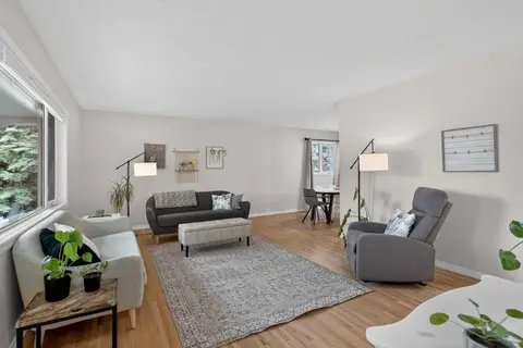 10704 Maplecrest Road SE photo 8