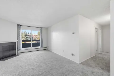 5211, 315 Southampton Drive SW photo 4