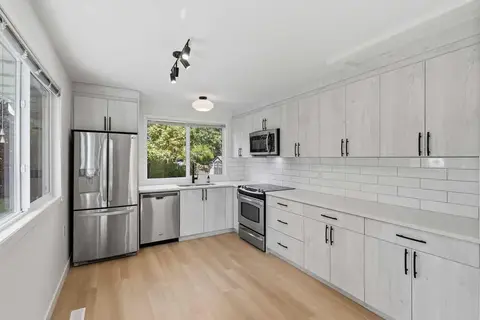 148 Cantrell Drive SW photo 5