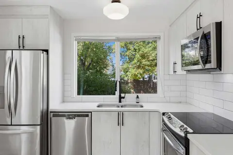148 Cantrell Drive SW photo 6