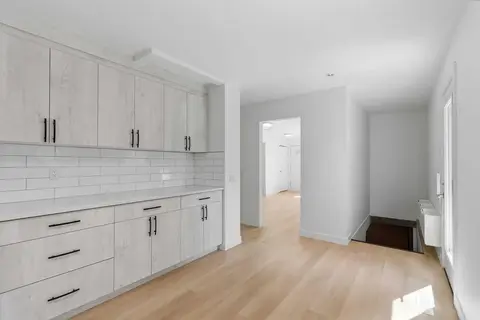 148 Cantrell Drive SW photo 8