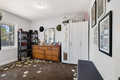 809 68 Avenue SW photo 12
