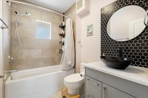 809 68 Avenue SW photo 13