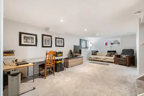 809 68 Avenue SW photo 14