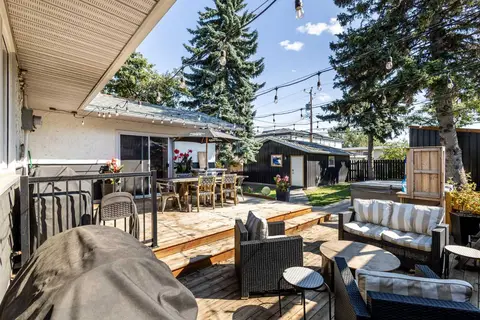 809 68 Avenue SW photo 21