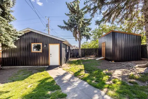 809 68 Avenue SW photo 24