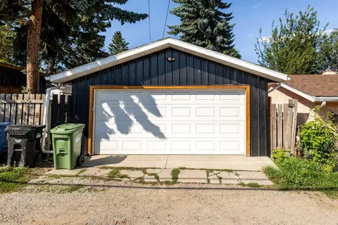 809 68 Avenue SW photo 26