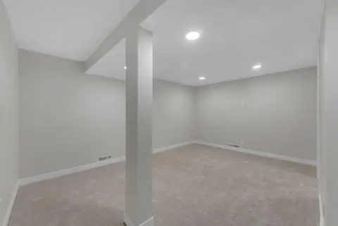 10 Atlanta Crescent SE photo 33