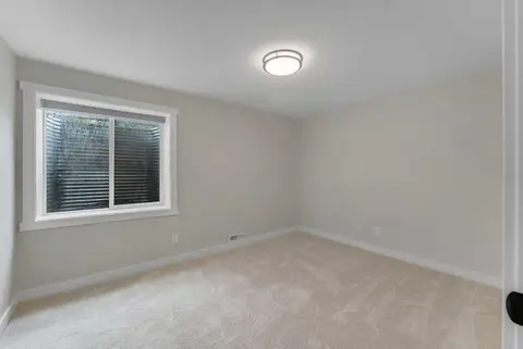 10 Atlanta Crescent SE photo 36
