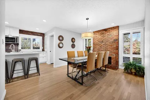 36 Lake Lucerne Close SE photo 13