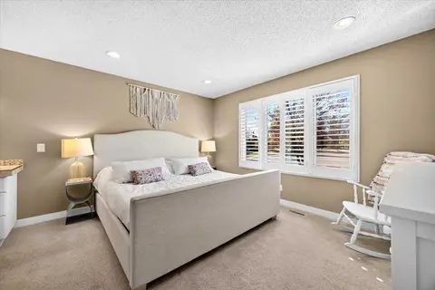 36 Lake Lucerne Close SE photo 14