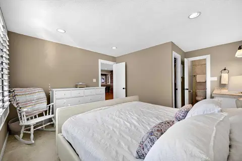 36 Lake Lucerne Close SE photo 15