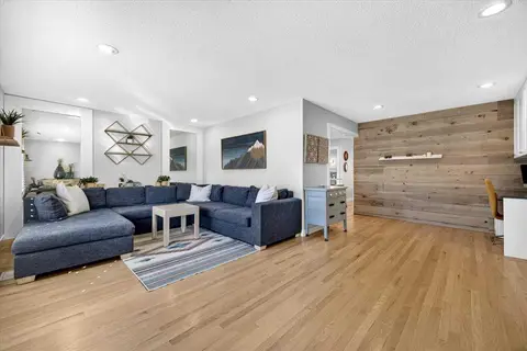 36 Lake Lucerne Close SE photo 5