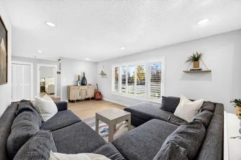 36 Lake Lucerne Close SE photo 6
