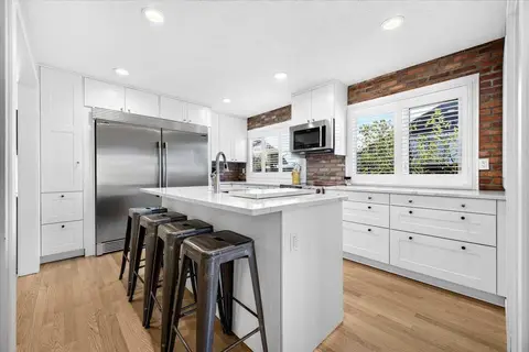 36 Lake Lucerne Close SE photo 8