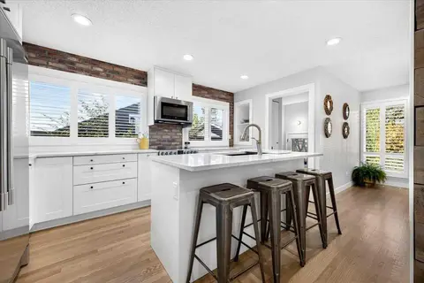36 Lake Lucerne Close SE photo 9