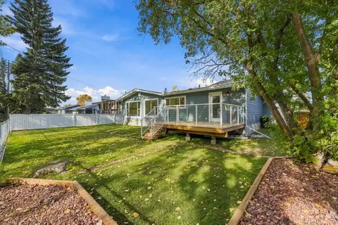180 Maple Court Crescent SE photo 27