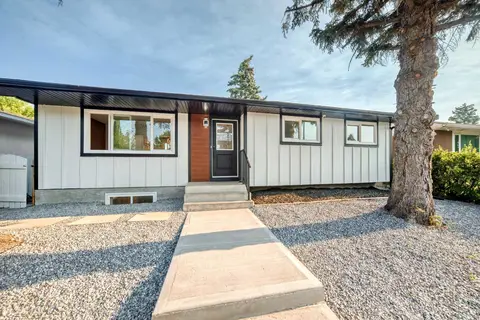 808 Avonlea Place SE photo 2