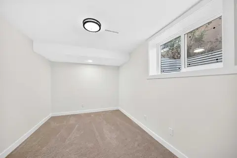 808 Avonlea Place SE photo 26