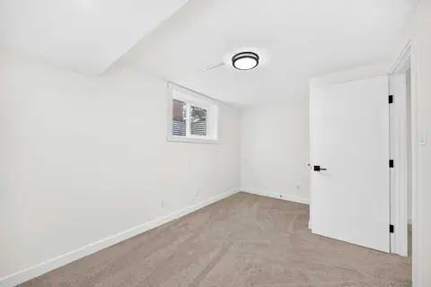 808 Avonlea Place SE photo 27
