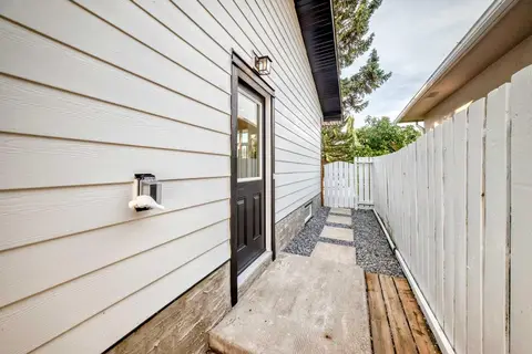 808 Avonlea Place SE photo 32