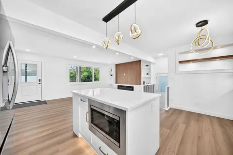 808 Avonlea Place SE photo 8