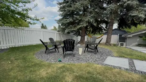 824 Canna Crescent SW photo 32