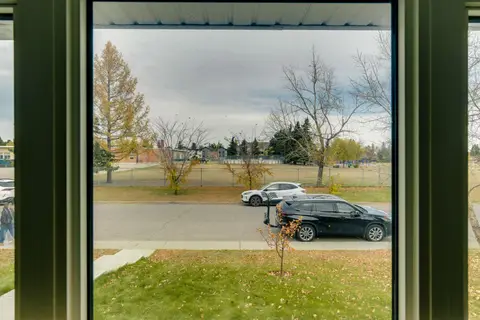 4947 10 Avenue SW photo 15