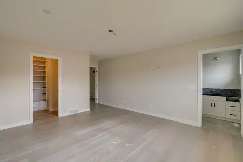 4947 10 Avenue SW photo 20