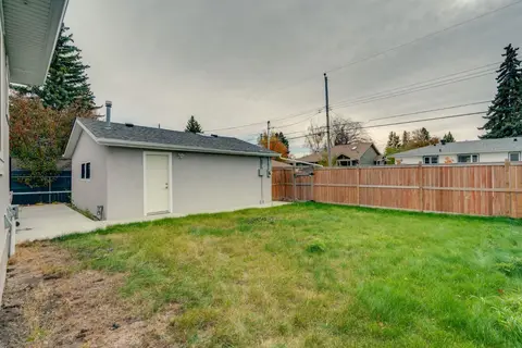 4947 10 Avenue SW photo 42