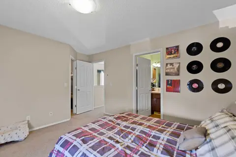 195 Cranberry Close SE photo 17