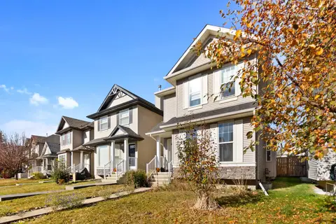 195 Cranberry Close SE photo 3