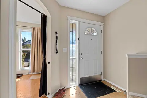 195 Cranberry Close SE photo 4