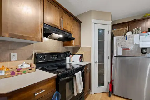 195 Cranberry Close SE photo 9