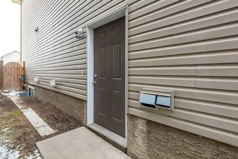 422 Taralake Way NE photo 7